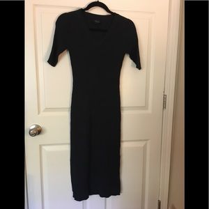 Rubbed black v-neck sheath dress